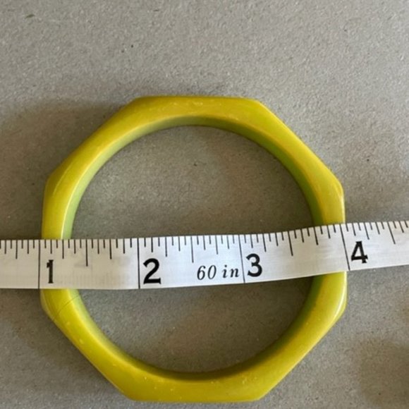 Bakelite Lime Green Hexagonal Bangle Bracelet Hints of Yellow Marbling 1/2 inch - Picture 8 of 10